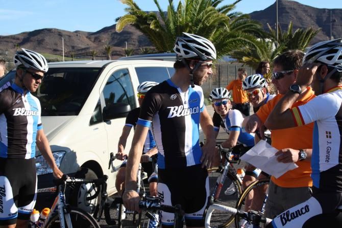 Laurens ten Dam checks the route for the morning ride.