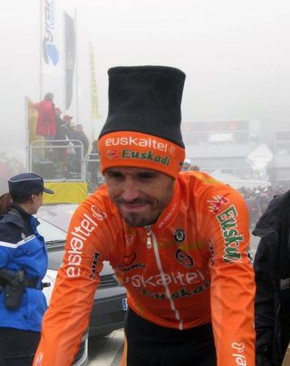 Samuel Sanchez (Euskaltel-Euskadi) crashed early in the stage but kept third place overall.
