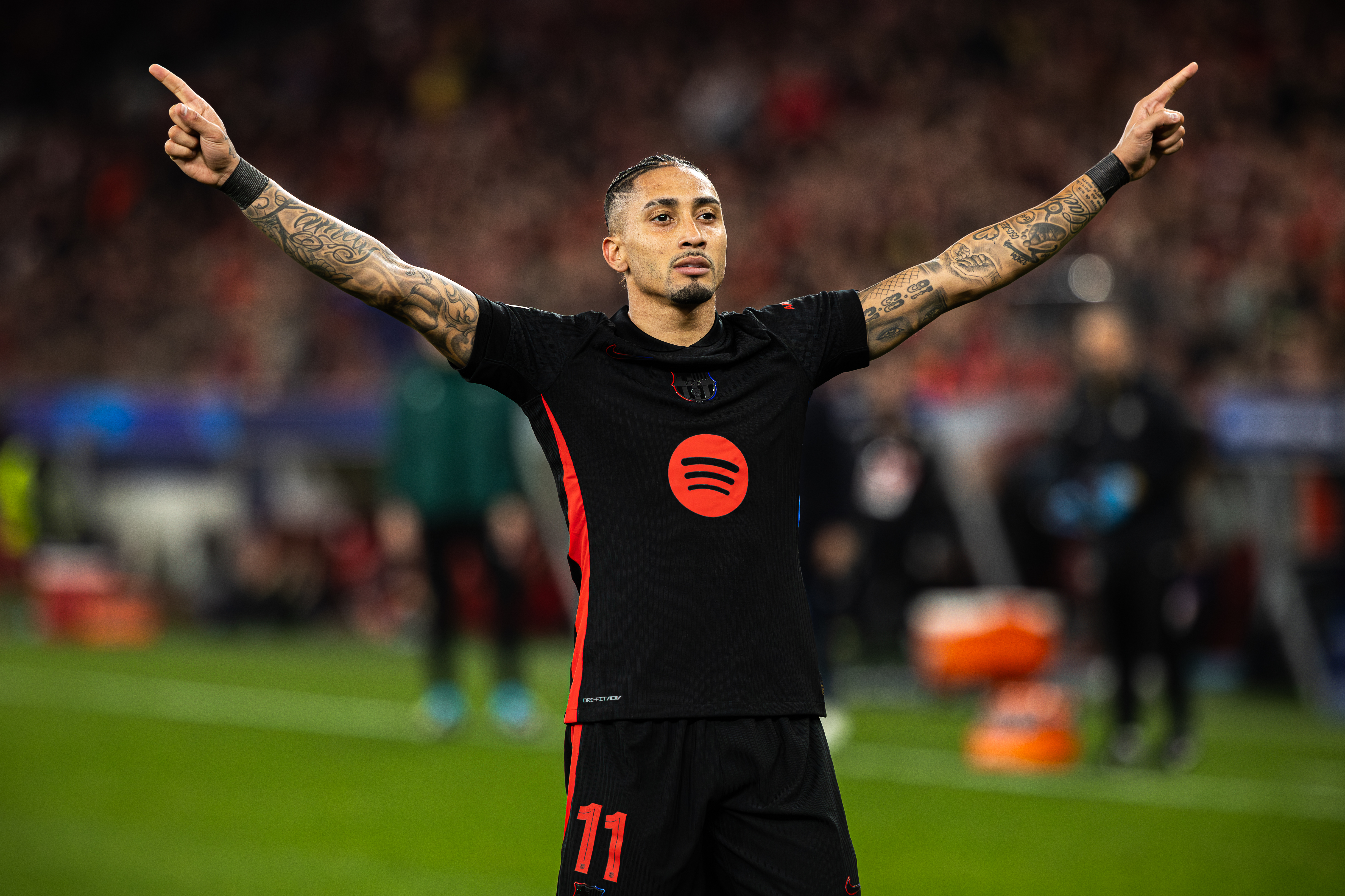 Raphinha netted a 96th-minute winner to ensure a famous victory for Barcelona