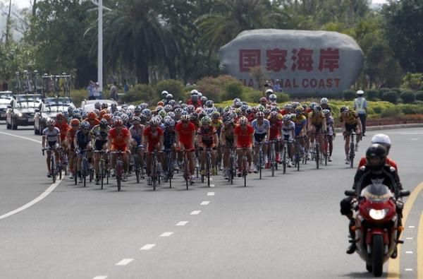 The peloton during stage one of the Tour of Hainan.