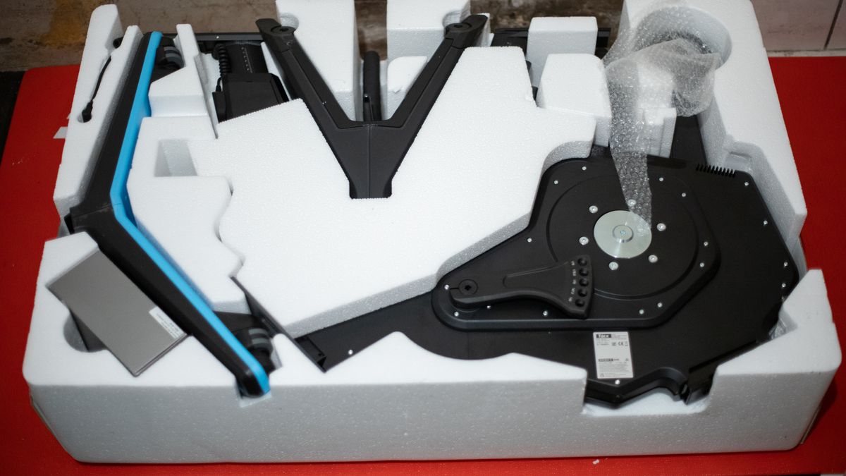 Garmin Tacx Neo Bike Plus in packing
