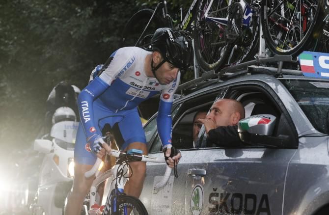 Nibali and Bettini consult during the road race