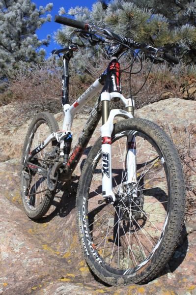The 2011 Top Fuel features a full OCLV Mountain Carbon frame, internal cable routing and e2 tapered head tube