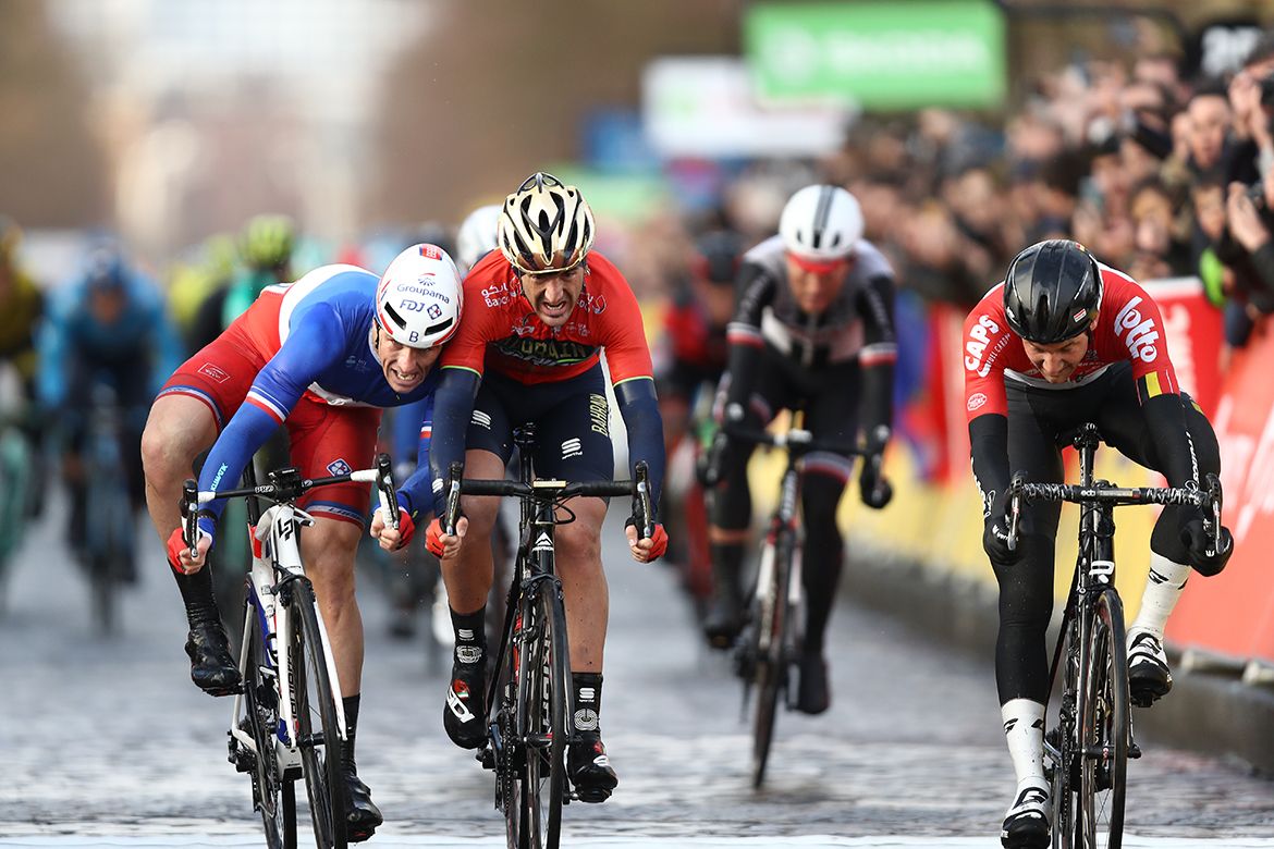 Demare pushes through to win stage 1 of Paris-Nice