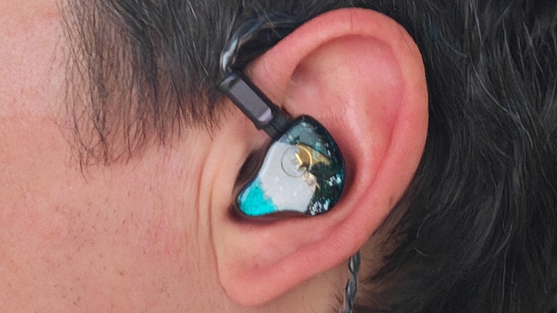 Various photos of the Ziigaat Horizon IEMs. 