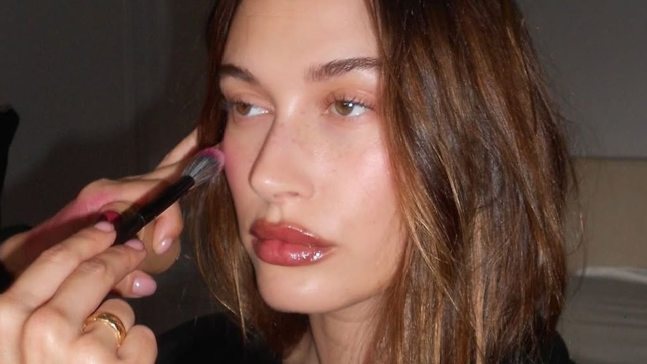 Hailey Bieber applying jam blush at home 