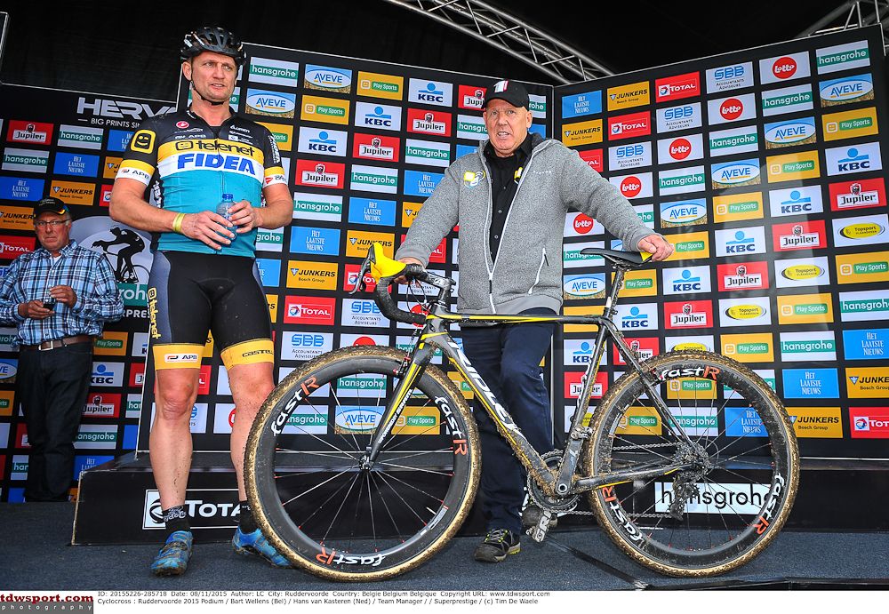 Bart Wellens on the Ruddervoorde podium with Telenet Fidea manager Hans van Kasteren.