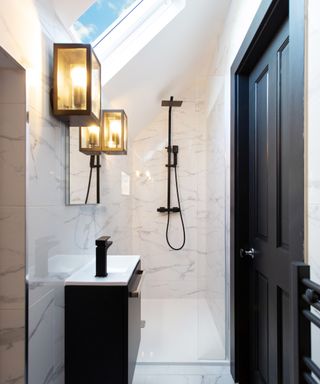 Monochrome bathroom with wall lanterns