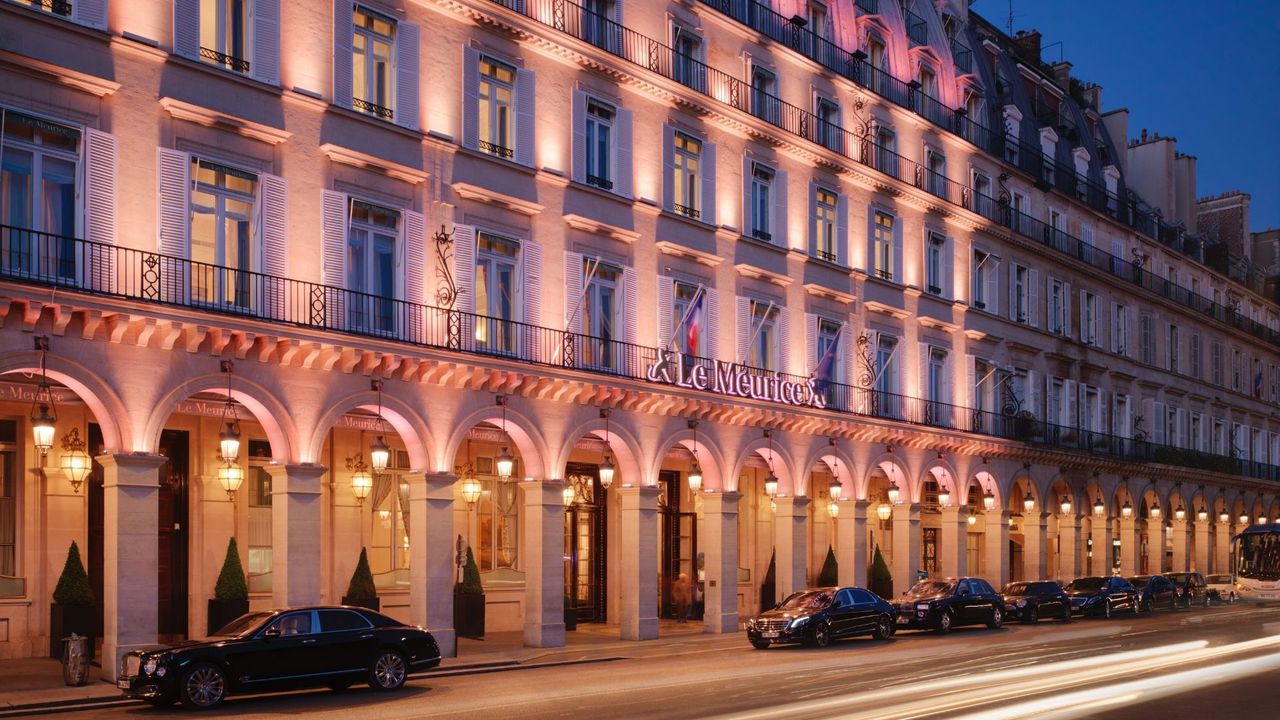 Le Meurice is located on Rue de Rivoli in Paris&#039;s 1st arrondissement 