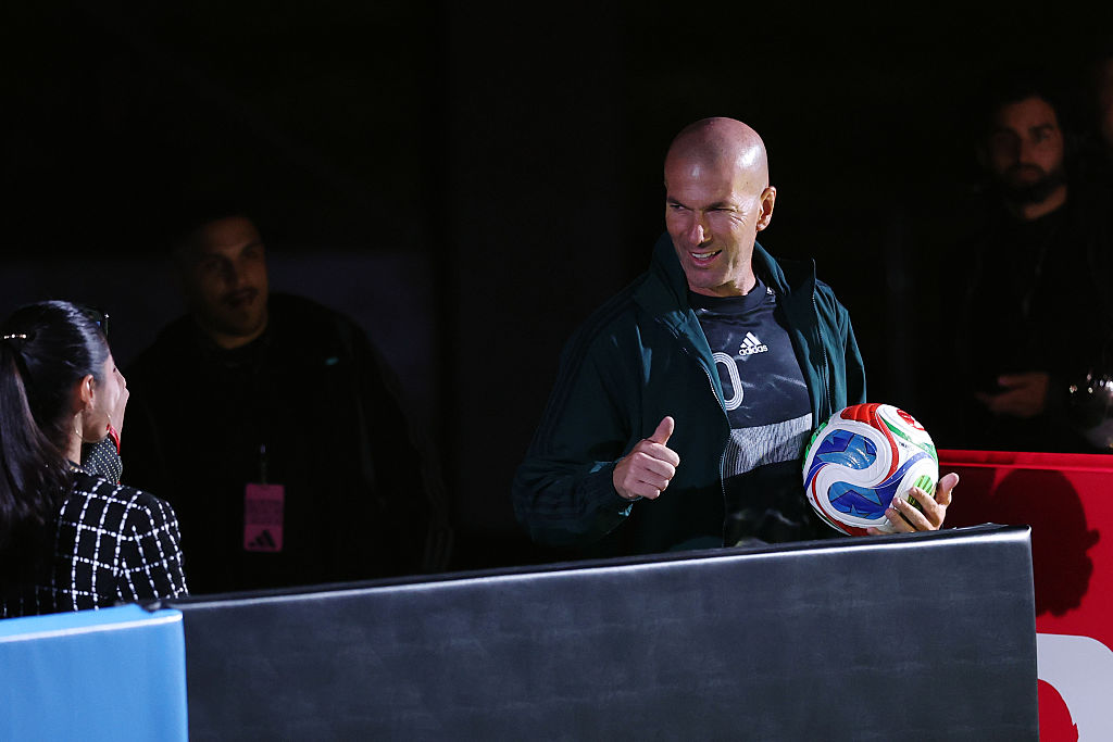 Zinedine Zidane gives a thumbs up as he carries an adidas Trionda ball
