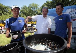 Yum, yum! Vacansoleil-DCM get set for a feast of mussels in Pau