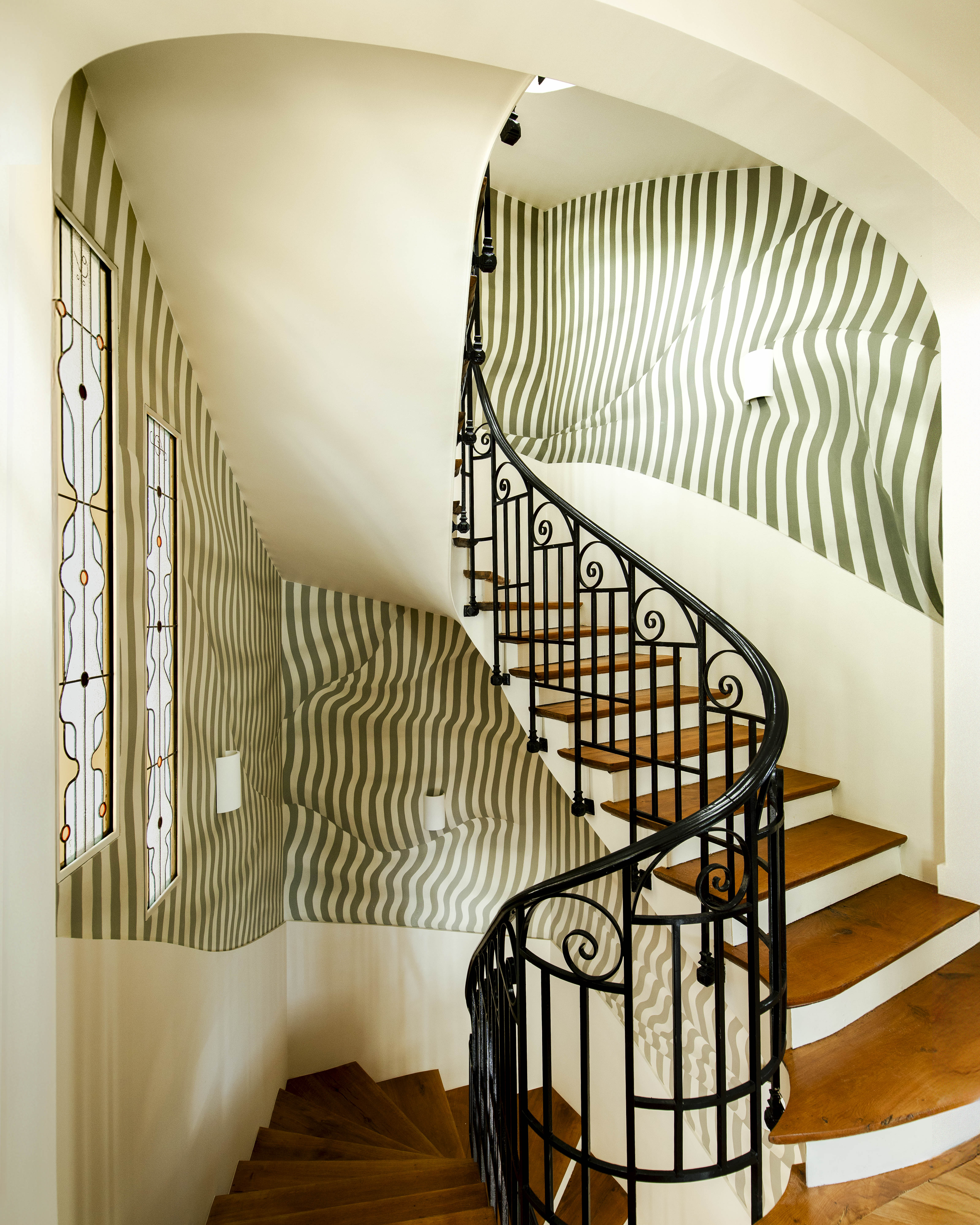 Villa Junot, a Montmartre townhouse with rich and colourful interiors