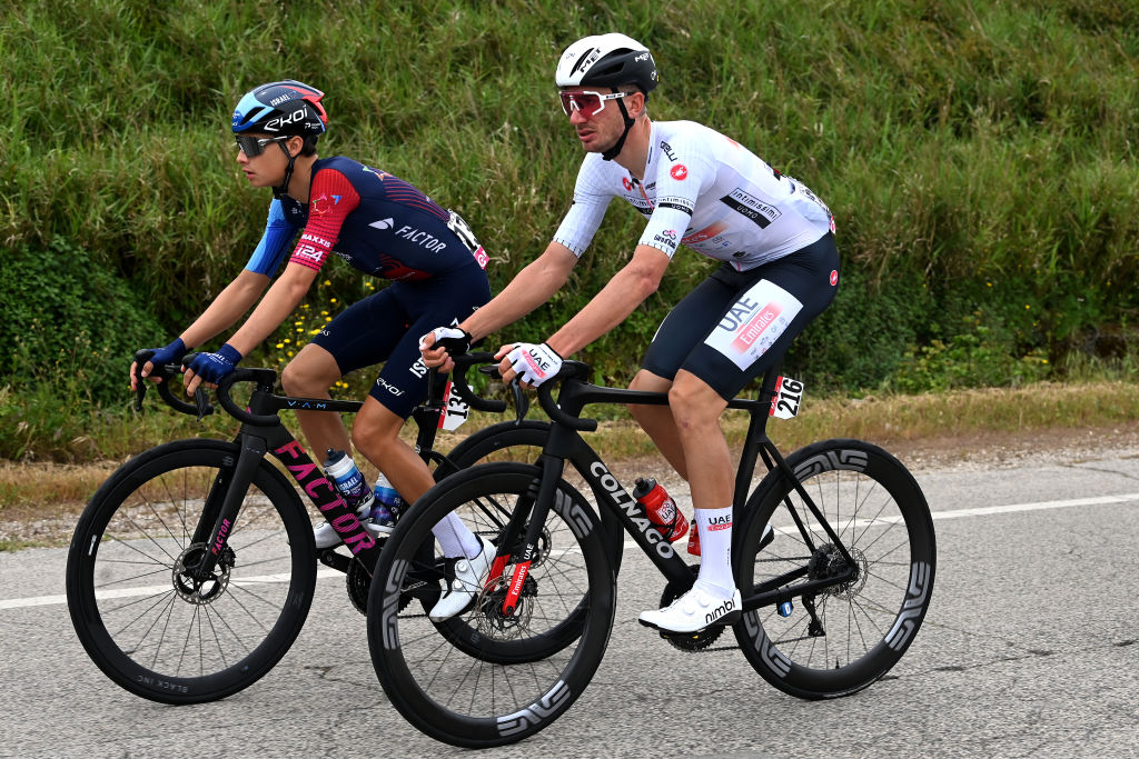 Brandon McNulty wears the best young rider's white jersey at the Giro d'italia