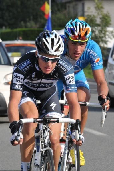 Jakob Fuglsang (Saxo Bank) leads Damien Gaudin (Bbox Bouygues Telecom) .