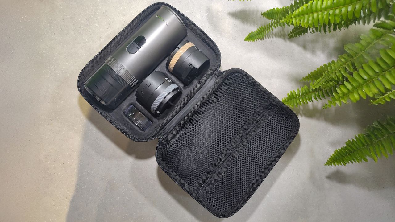 Dreame Ecceluxe Go coffee maker in case with accessories