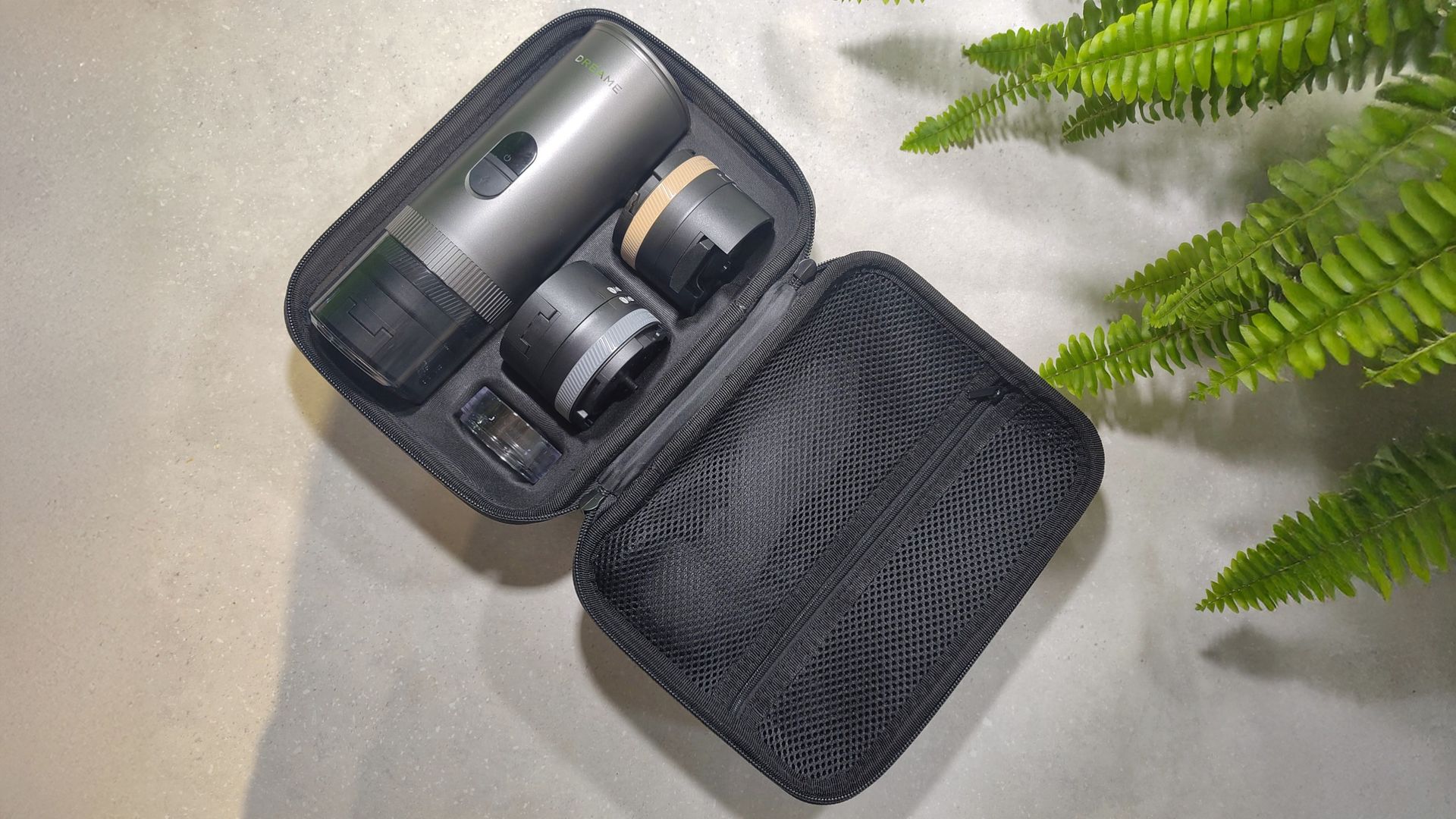 Dreame Ecceluxe Go coffee maker in case with accessories