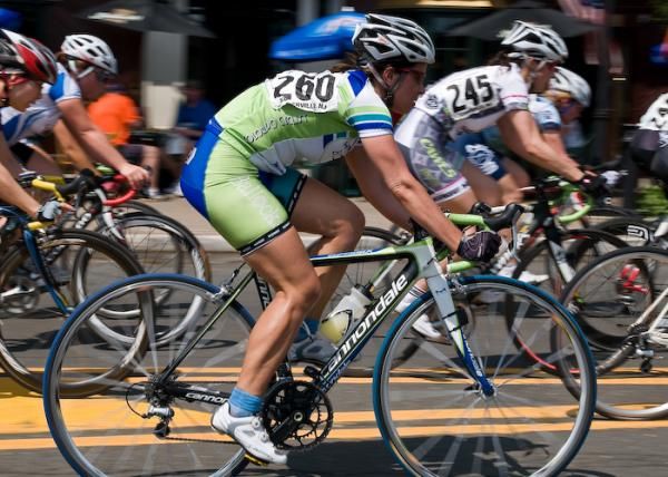 Tracy Wargo (CRCA) moves up on the outside