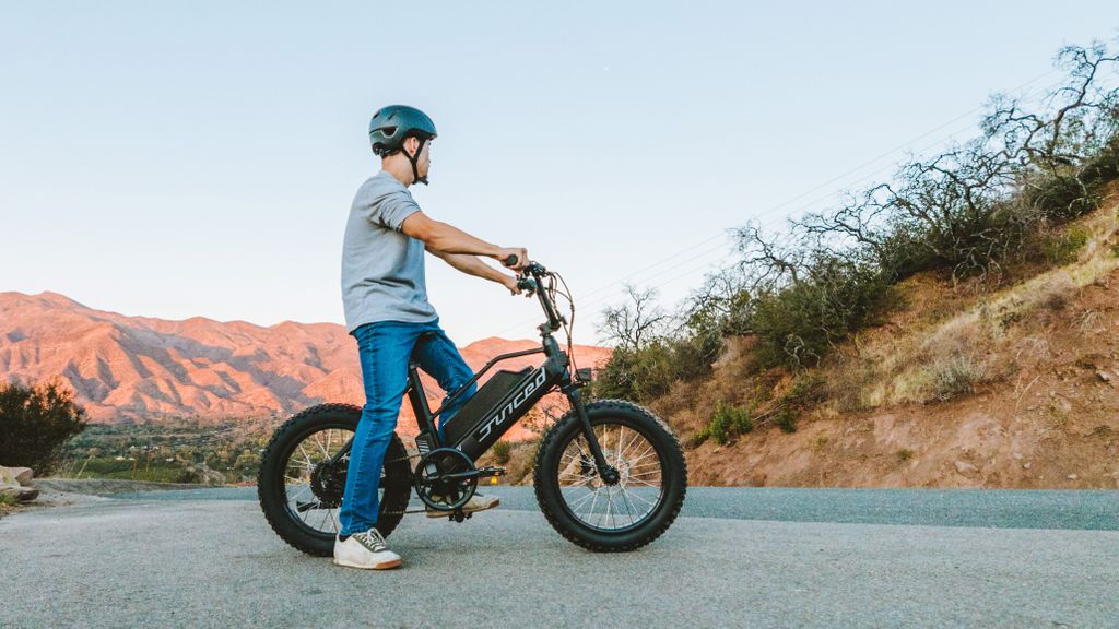 this-high-powered-fun-size-e-bike-is-basically-a-miniature-motorbike