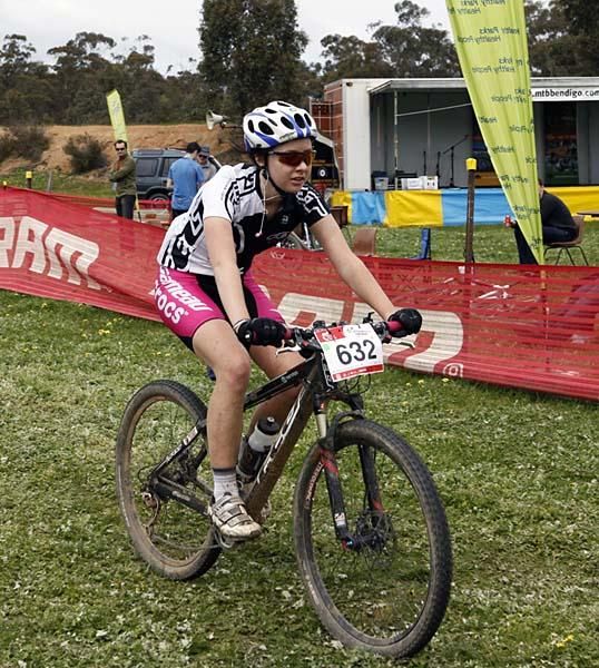 Local Bendigo and Australian Under 19 cross country team member, Shelly Flood finishes third in the Open Female category in the Half Marathon.