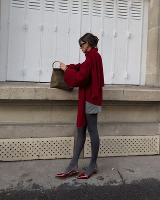 @juliesfi wearing grey skirt, grey tights and burgundy jumper