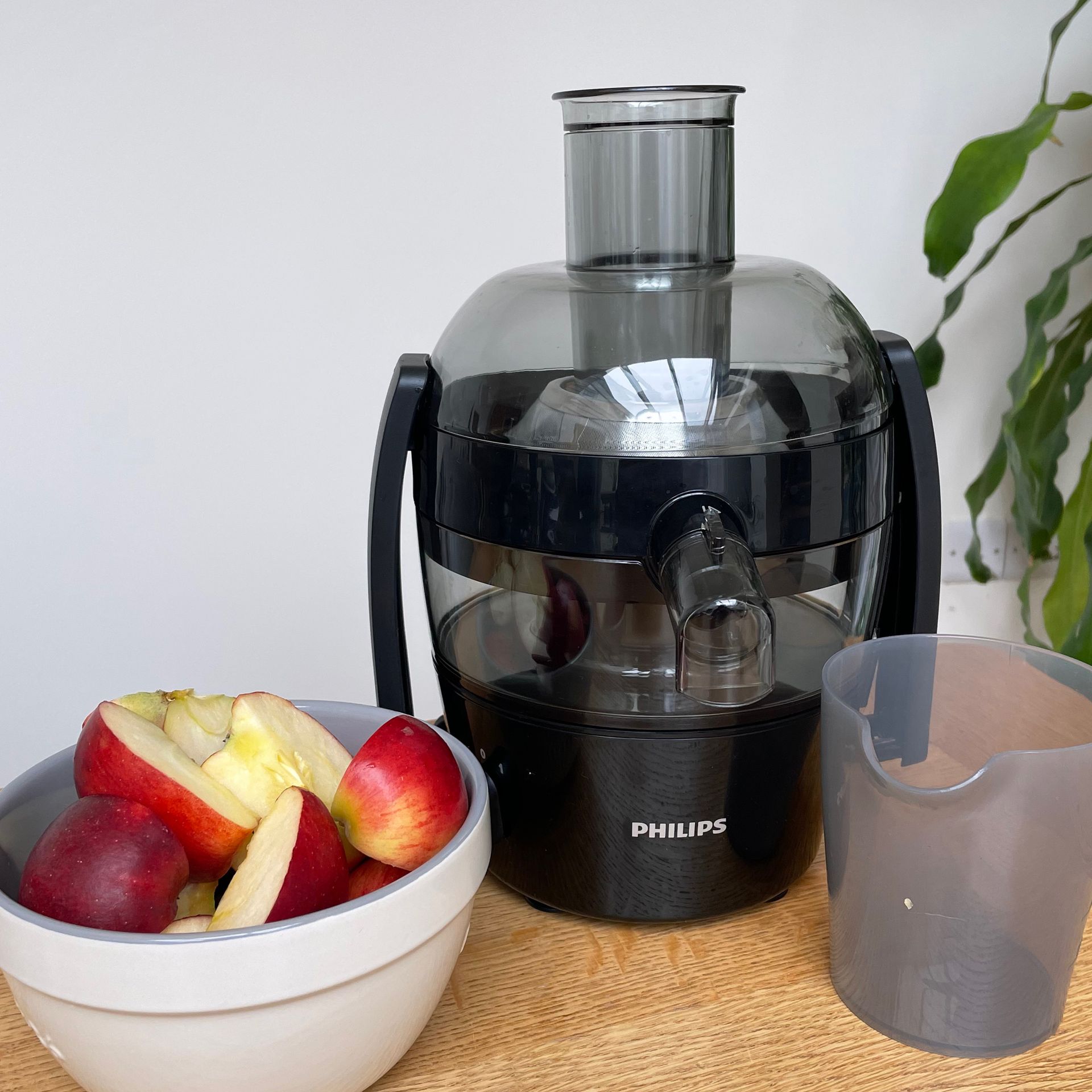 We tried the Philips Viva Centrifugal Juicer, which can do everything