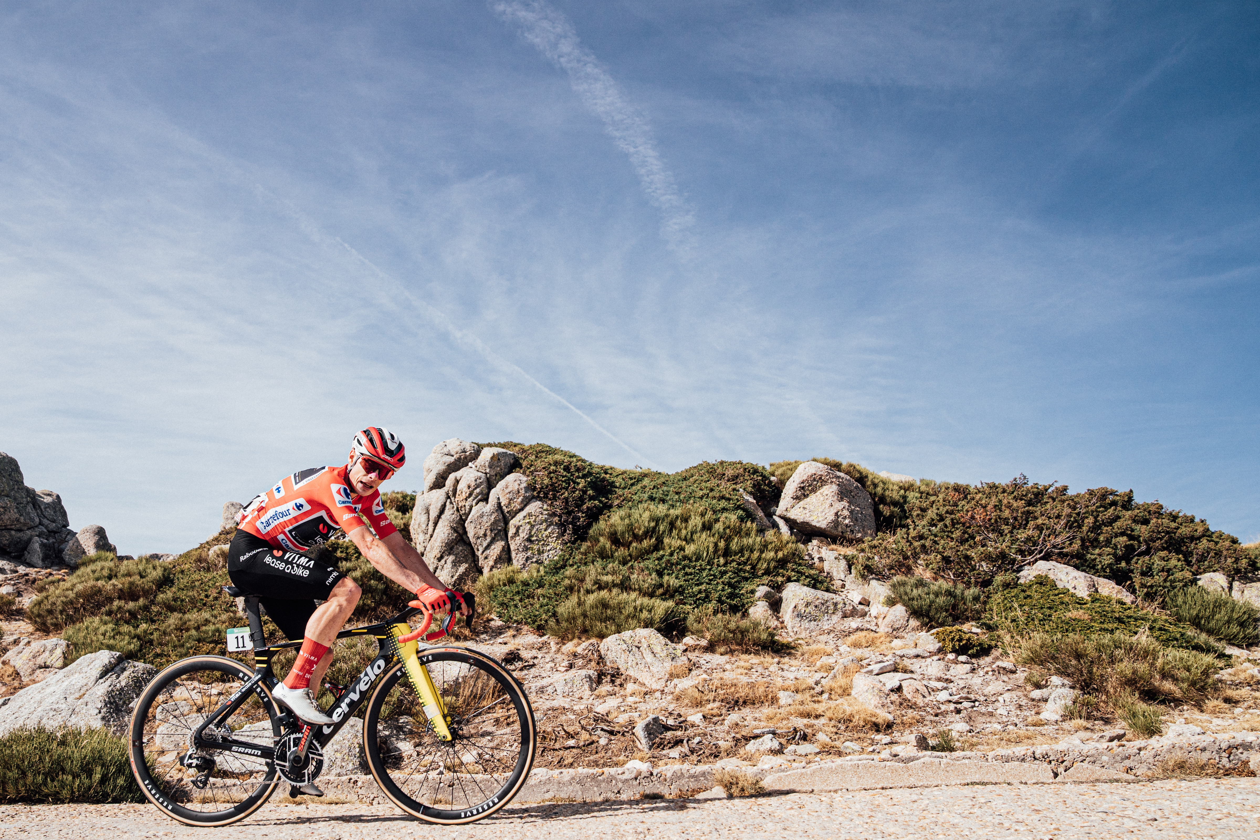 Picture by Zac Williams/SWpix.com - 13/09/2025 - Cycling - 2025 Vuelta Ciclista a Espana Stage 20, Robledo de Chavela to Bola del Mundo, Spain - Jonas Vingegaard, Visma Lease a Bike, wins Stage 20.