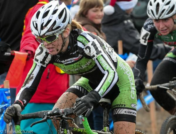 Kaitlin Antonneau (Cannondale-Cyclocrossworld.com) leading James mid-race.