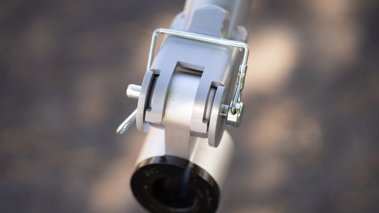 Weehoo Bike trailer detail of the quick release hitch