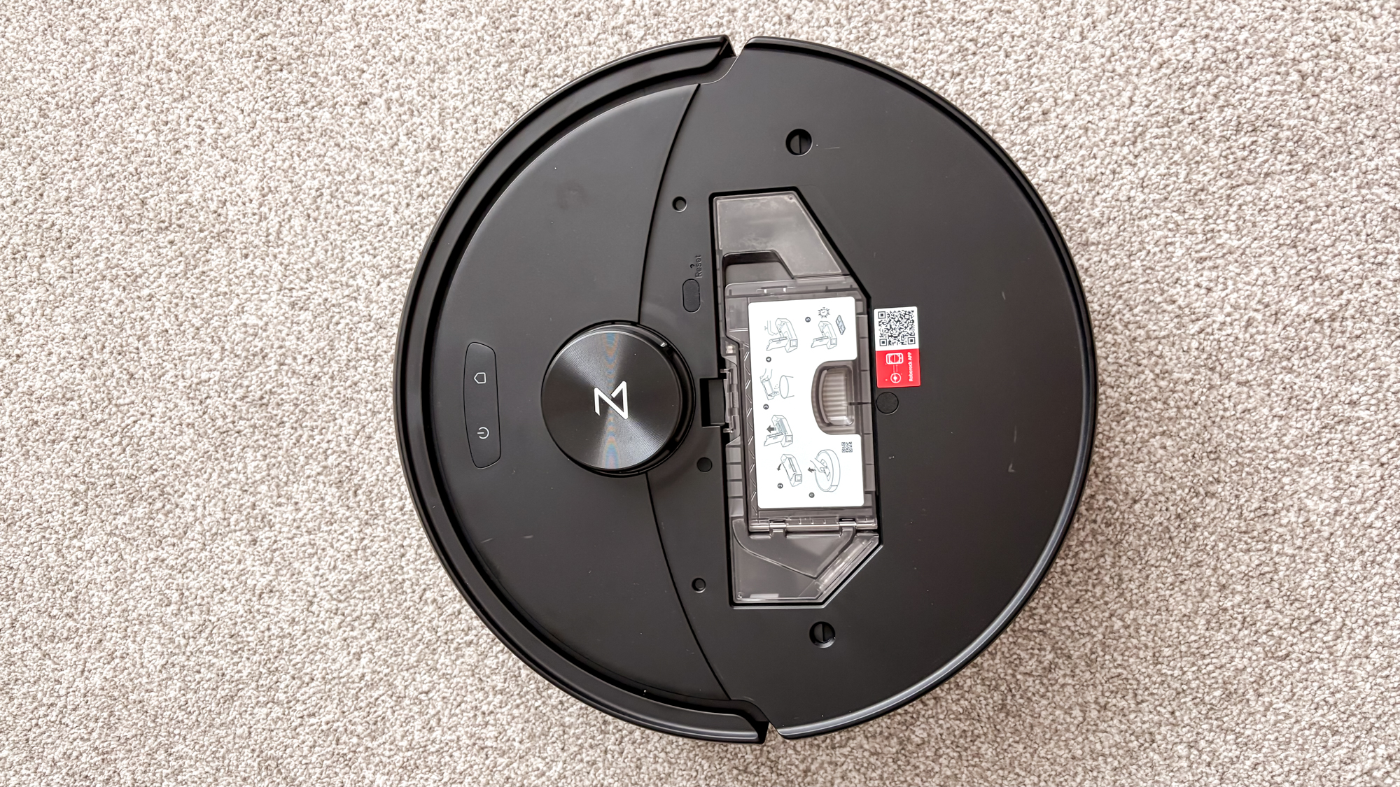 Roborock Qrevo 2 Pro in black photographed on carpet