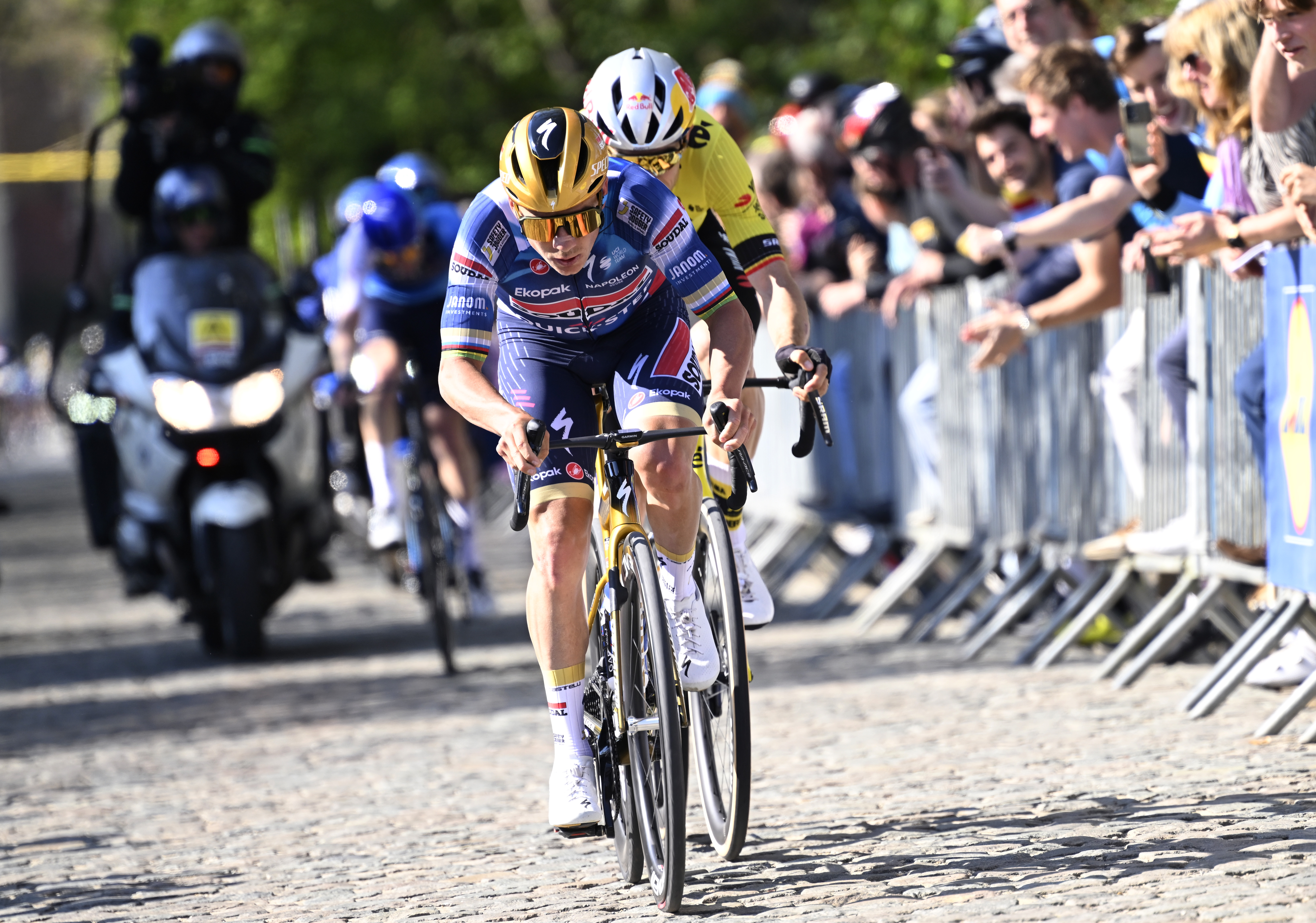 OVERIJSE, BELGIUM - APRIL 18: (L-R) Remco Evenepoel of Belgium and Team Soudal Quick-Step and Wout Van Aert of Belgium and Team Visma-Lease a Bike compete in the breakaway during the 65th De Brabantse Pijl - La Fleche Brabanconne 2025 - Men&#039;s Elite a 162.6km one day race from Beersel to Overijse on April 18, 2025 in Overijse, Belgium. (Photo by Nico Vereecken - Pool/Getty Images)