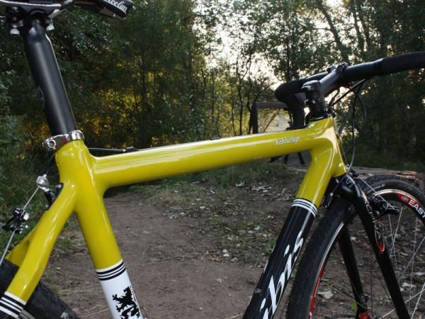 The top tube is dead-straight and isn't flattened underneath but is of a large enough diameter that it's still reasonably comfortable on your shoulder.