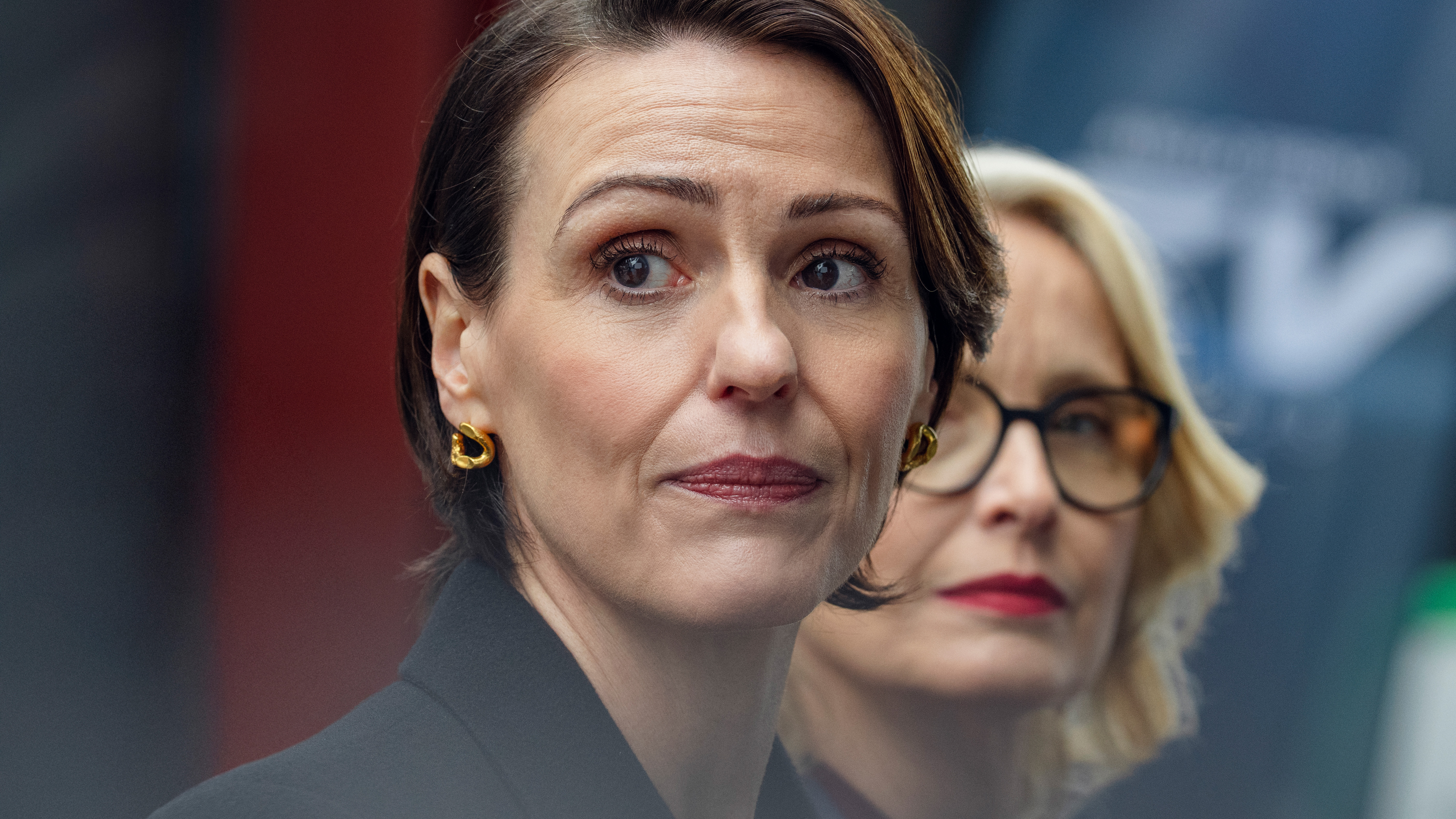 Suranne Jones as Abigail Dalton and Julie Delpy as Vivienne Toussaint in Hostage.