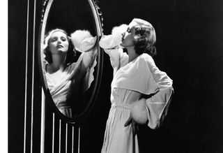 Who Invented Mirrors? The Surprising Answer