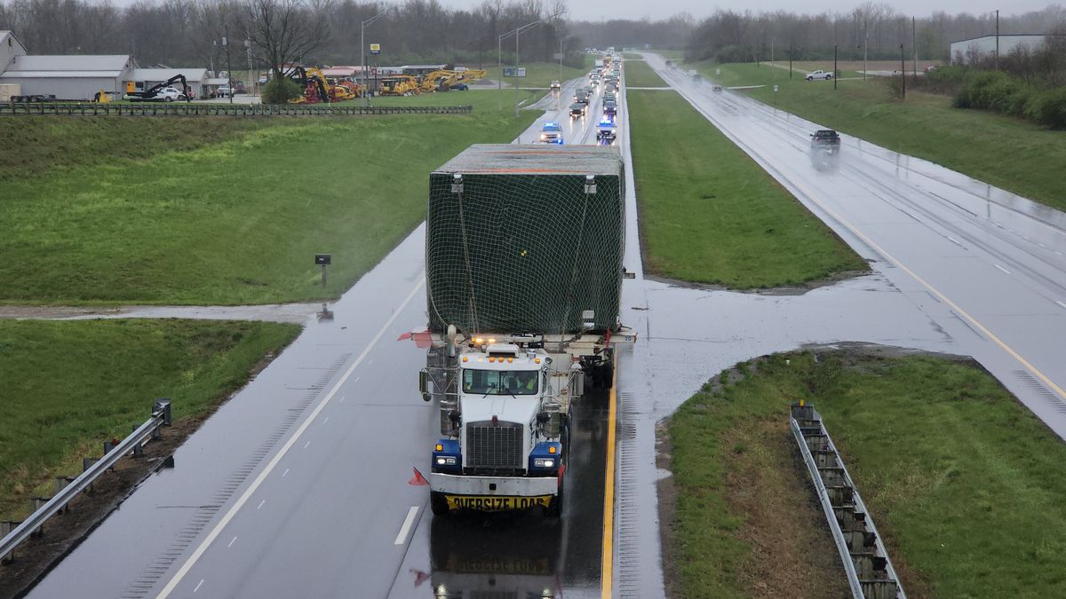 Intel is trucking a 916,000-pound 'Super Load' across Ohio to its new fab, spawning road closures over nine days