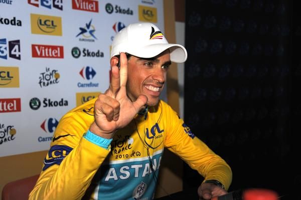 Three fingered salute from Alberto Contador