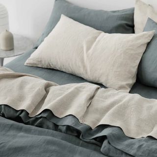 Linen sheets with pillowcase
