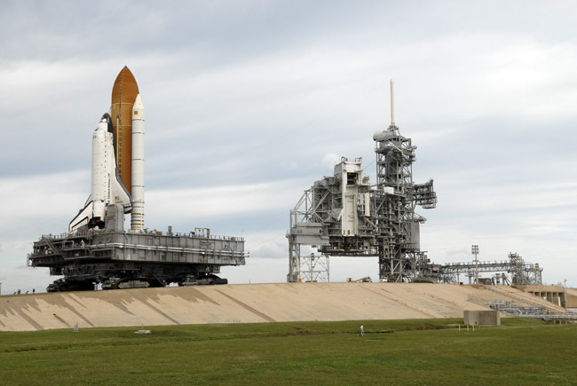 Shuttle Endeavour Swaps Launch Pads for November Liftoff