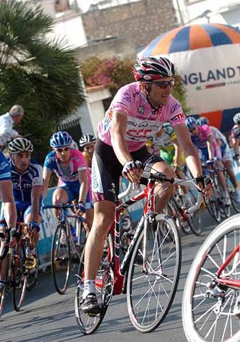 Ivan Basso (CSC) follows the lead