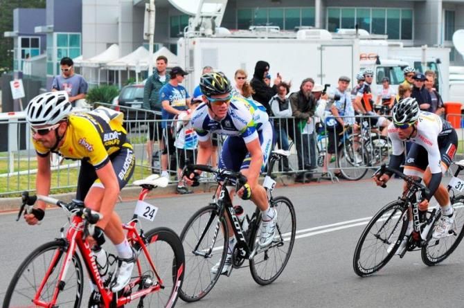 Blair Windsor (Team Budget Forklifts) pushes the pace while Michael Hepburn (Orica-GreenEdge) checks the status behind