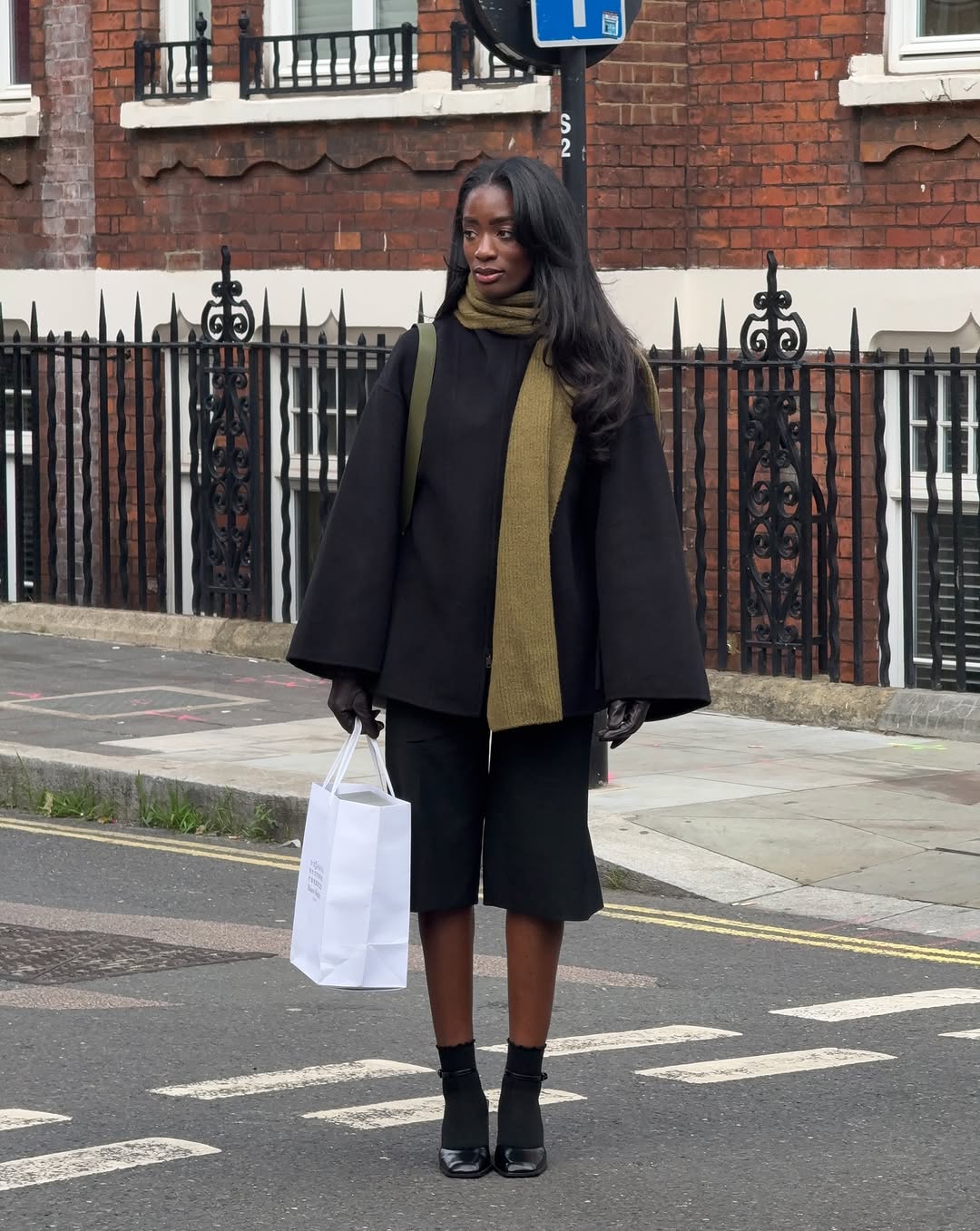 LONDON IT GIRL TRENDS 2026: cape jackets