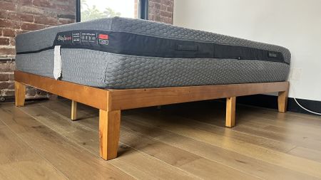Layla Hybrid mattress, side view