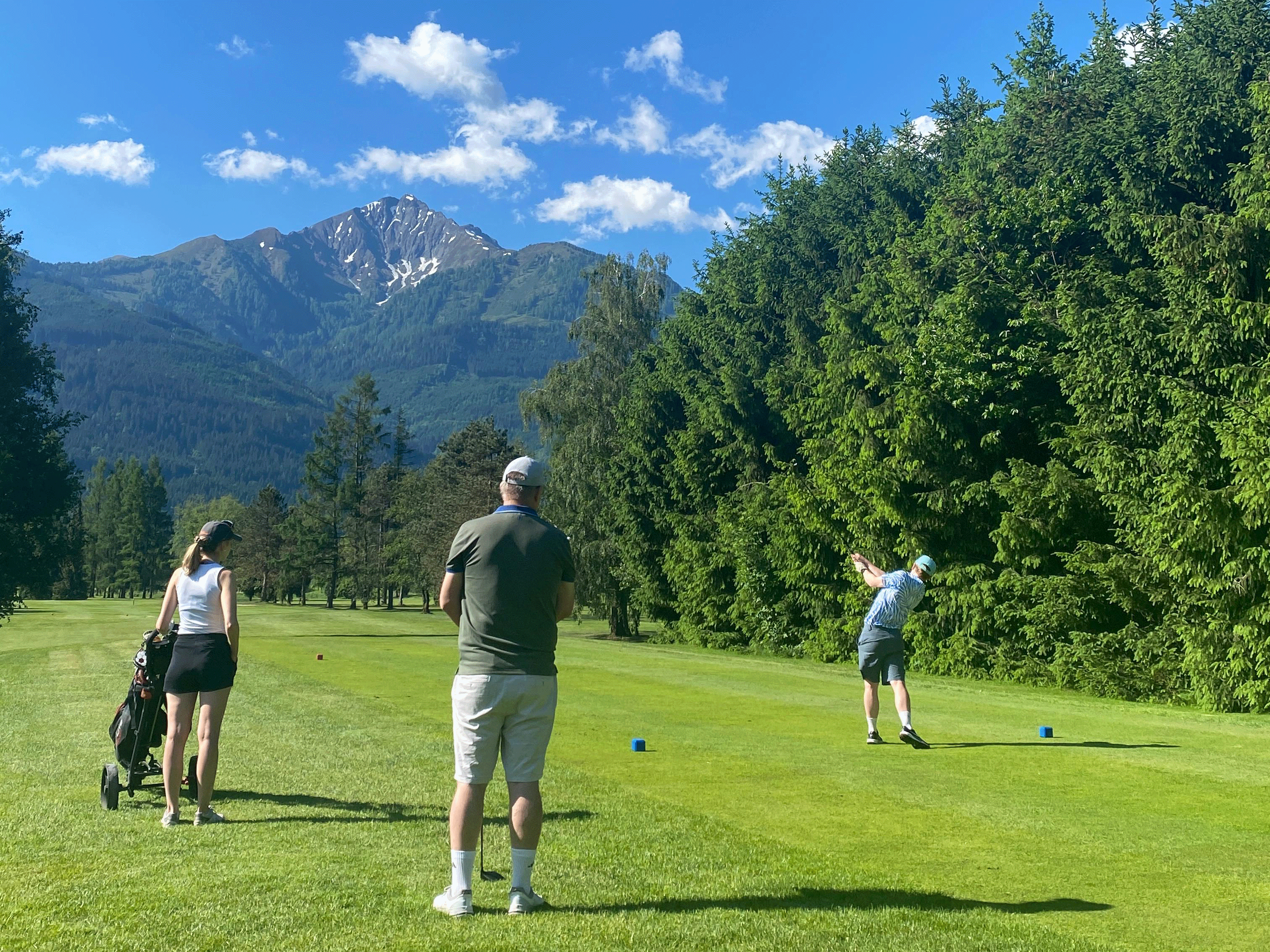 Jonny Leighfield tees off from the first hole at Golfclub Zell am See's Course Kitzsteinhorn