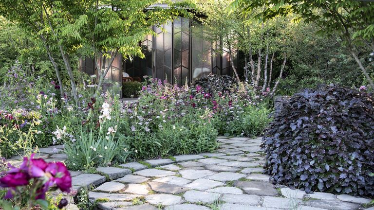Triangular shaped garden ideas: 9 ways to redesign your plot | Homes ...