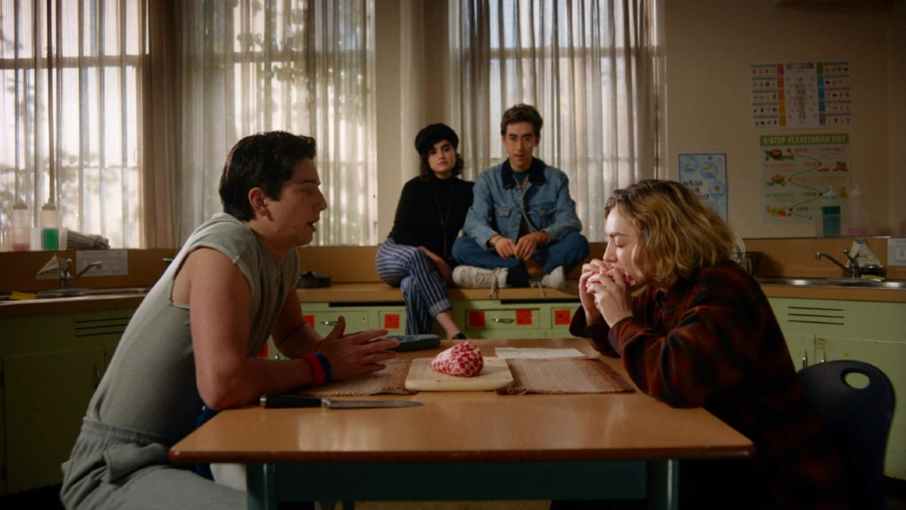 Peyton List, Milo Manheim, Nick Pugliese und Sarah Yarkin in School Spirits