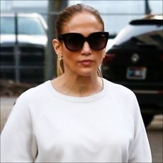 Jennifer lopez wearing sunglasses