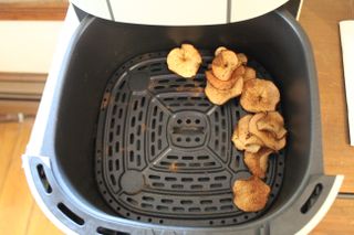 Beautiful 6-Quart Digital Air Fryer with complete dehydrated apple