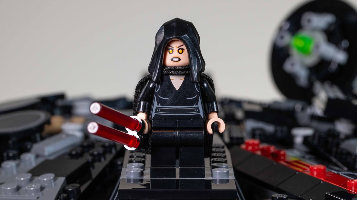 Lego Star Wars The Dark Falcon (75389) Darth Rey (front)