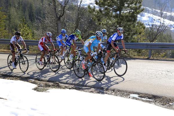 Tirreno-Adriatico leader Chris Horner (RadioShack-Nissan) at the head of an elite selection.