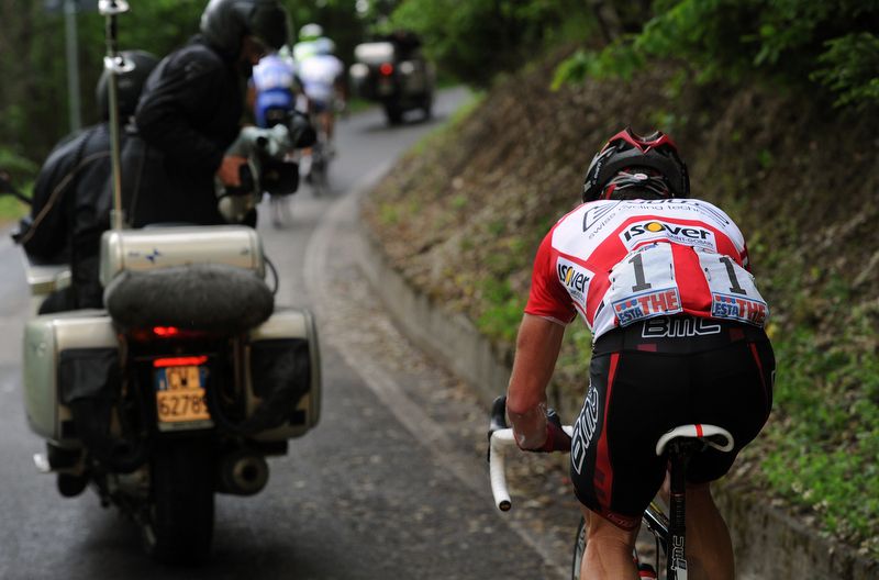 Cadel Evans is dropped on the Mortirolo in 2010