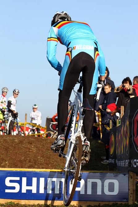U23 World Cup leader Wietse Bosmans (Belgium) airs it out on the barrier sector.